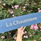 Personalized wooden house name sign with elegant curved edges