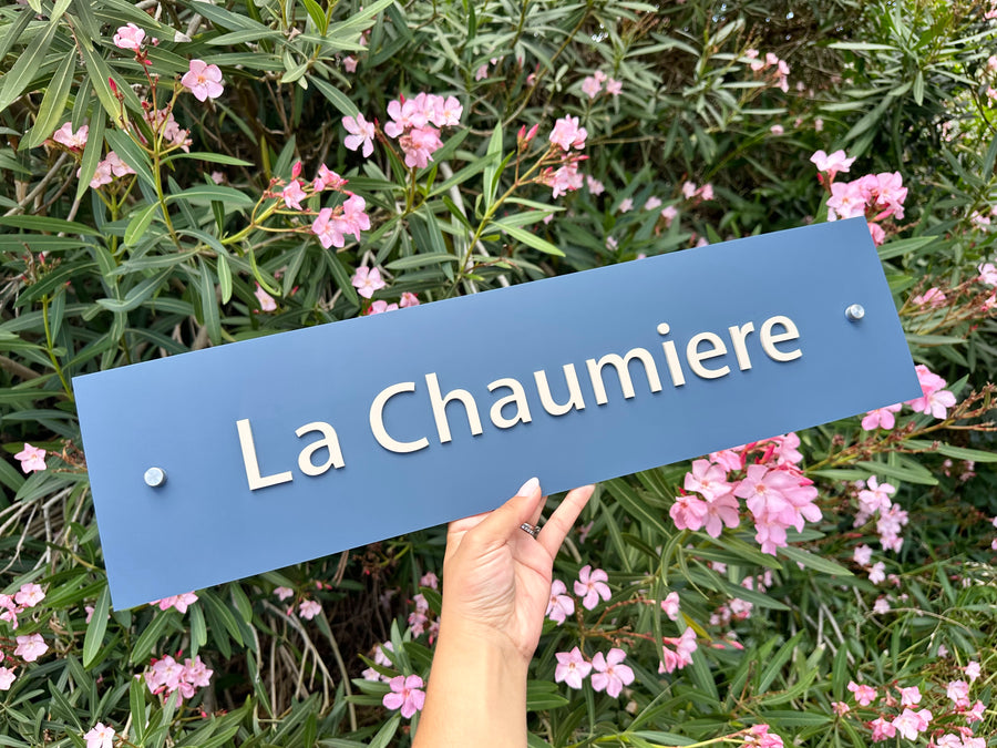 Personalized wooden house name sign with elegant curved edges