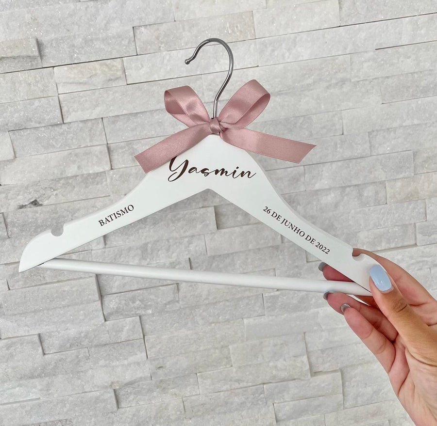 Personalised baby hanger in light wood with engraved name detail